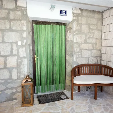 Galeb Split
